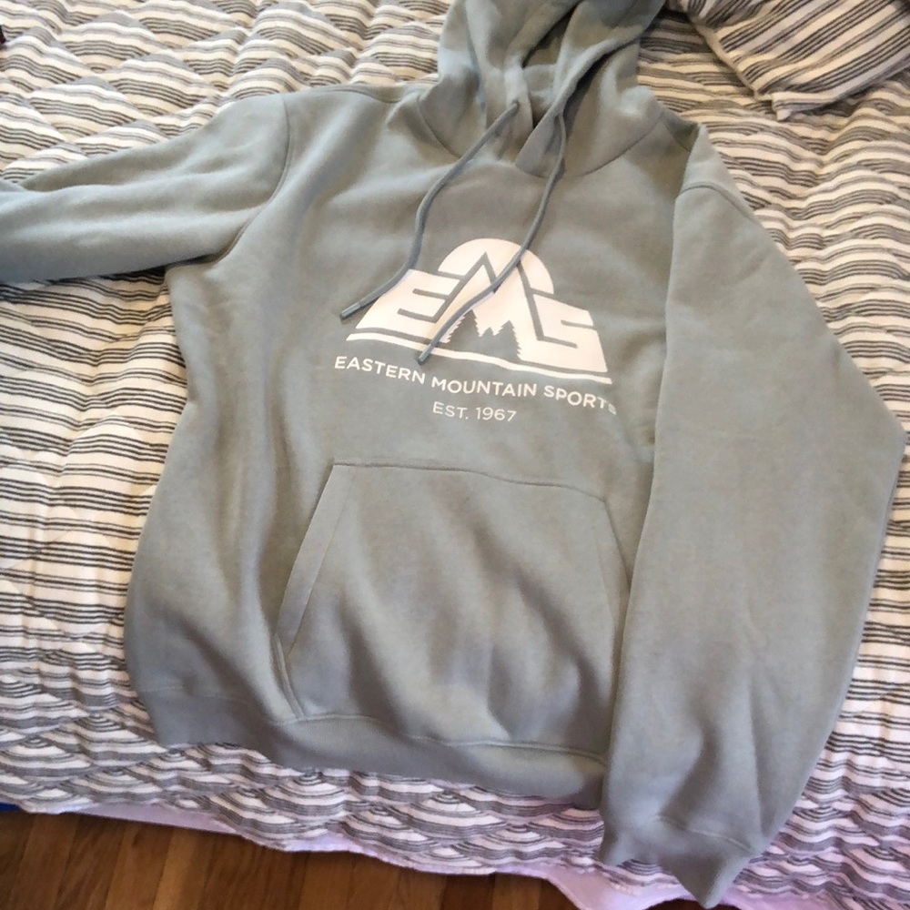 Cute Eastern mountain sports sweatshirt